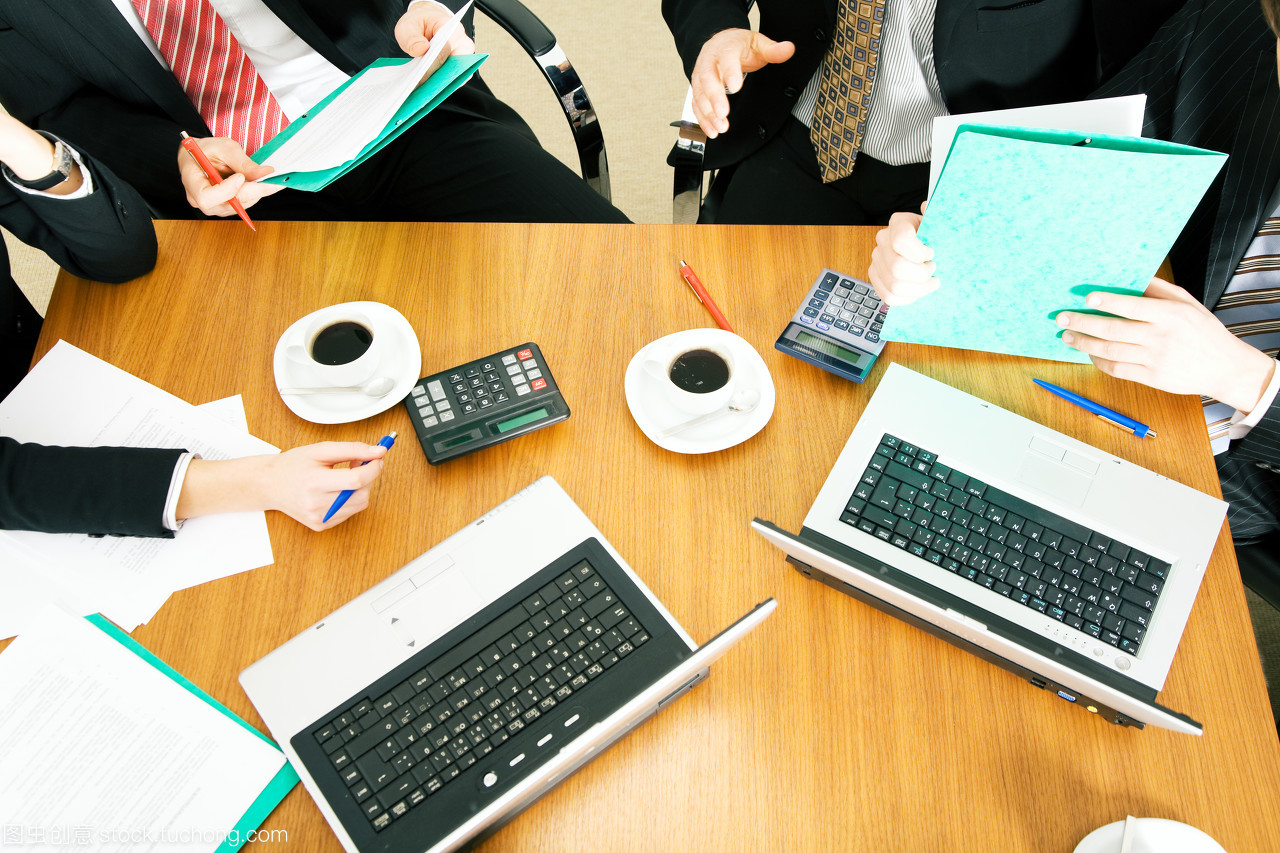 商務(wù)服務(wù)中的團(tuán)隊協(xié)作與個人專業(yè)精神